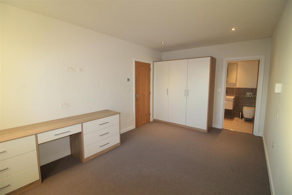 Bedroom 1.jpg