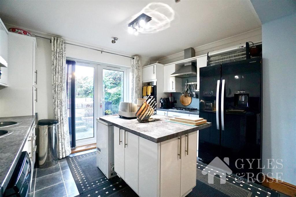 Dovercourt, Harwich 4 bed semidetached house for sale £250,000