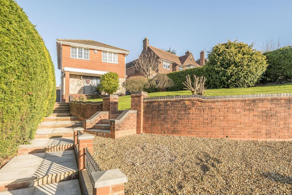 Bromley Lane, Kingswinford, DY6 8JP 4 bed detached house for sale £400,000