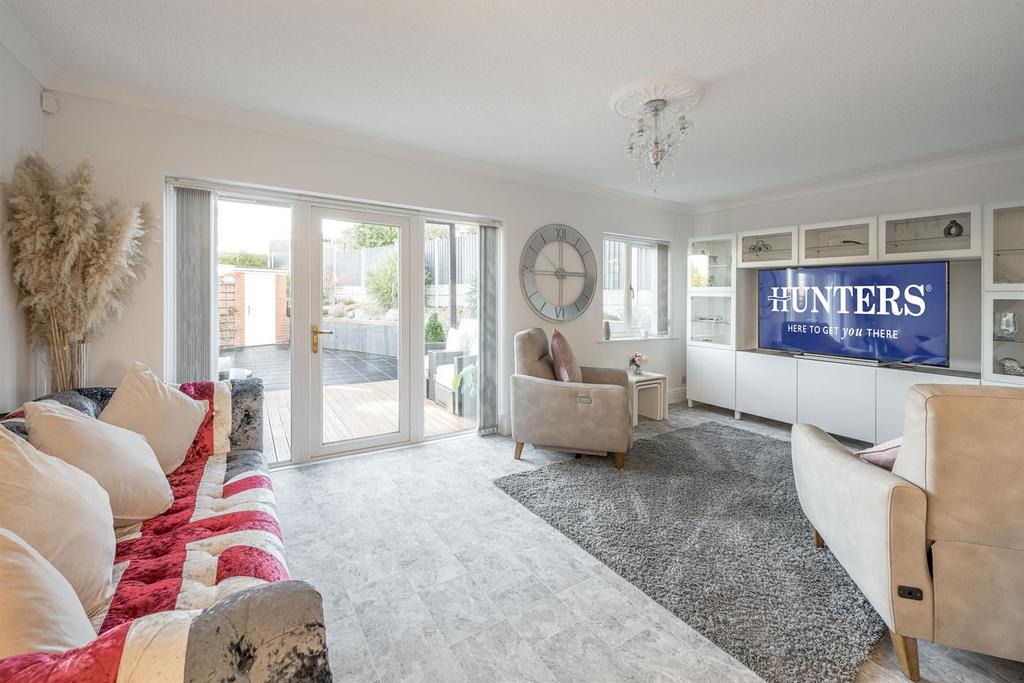 Bromley Lane, Kingswinford, DY6 8JP 4 bed detached house for sale £
