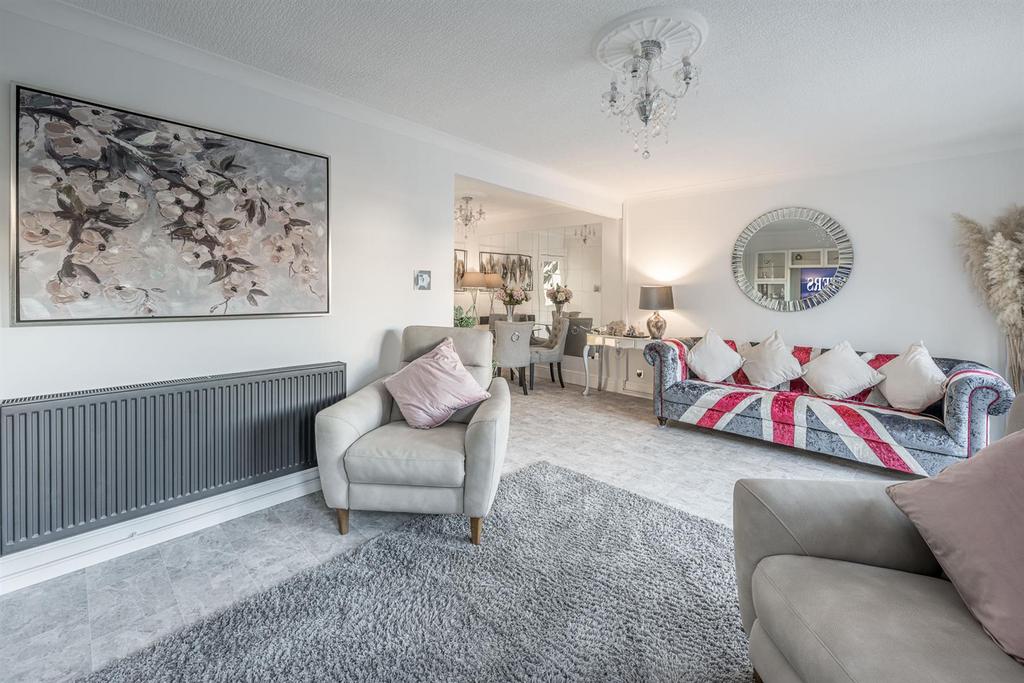 Bromley Lane, Kingswinford, DY6 8JP 4 bed detached house for sale £