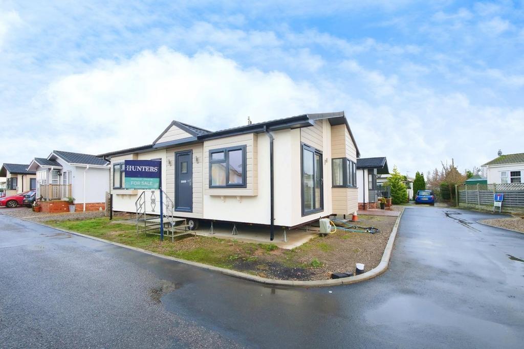 The Close, Acaster Malbis, York 2 bed detached bungalow for sale £180,000