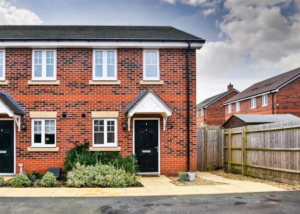 4 Leveson Crescent, Codsall... 2 bed semidetached house for sale £