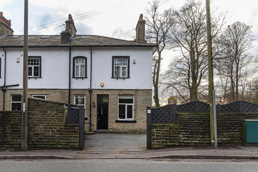 Wakefield Road, Lightcliffe, Halifax 4 bed end of terrace house for