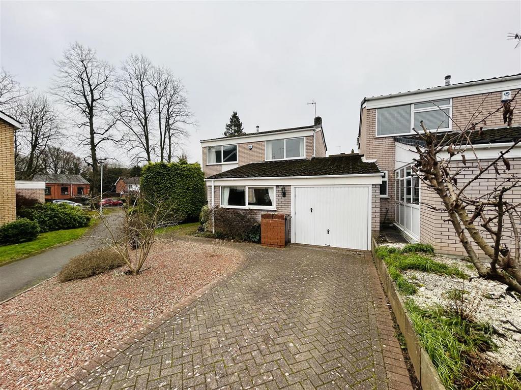 70 Woodfield Heights, Tettenhall, Wolverhampton 3 bed detached house to