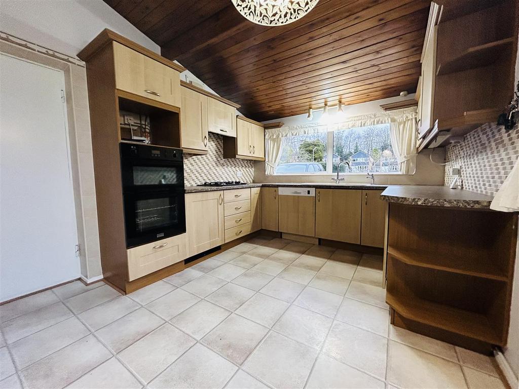 70 Woodfield Heights, Tettenhall, Wolverhampton 3 bed detached house to