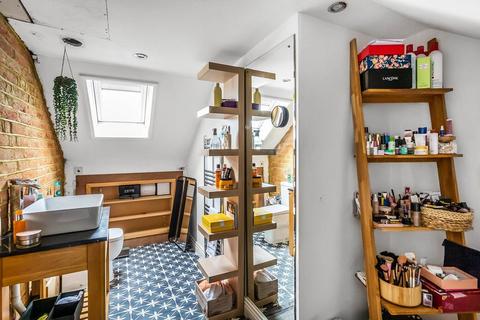 231 Kingston Road, Leatherhead, KT22 7PE