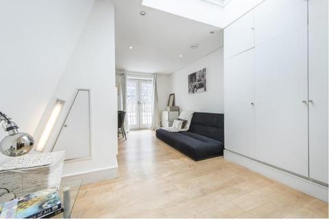 Studio to rent, Ennismore Gardens, South Kensington, SW7