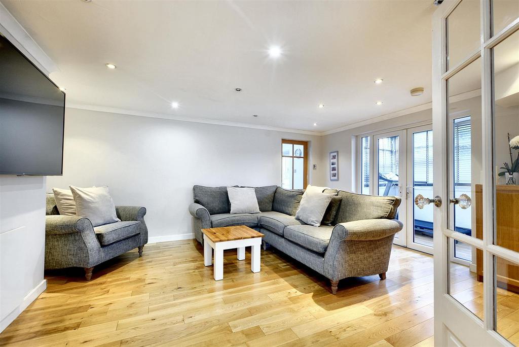 Living Room 1.jpg
