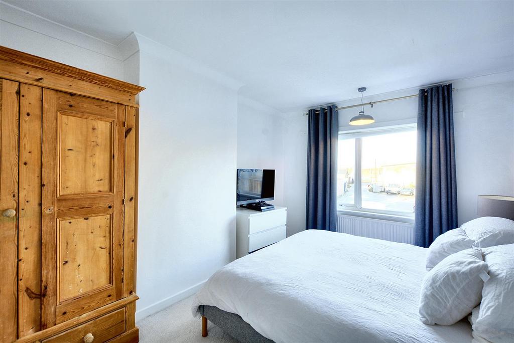 Bedroom 1 1.jpg