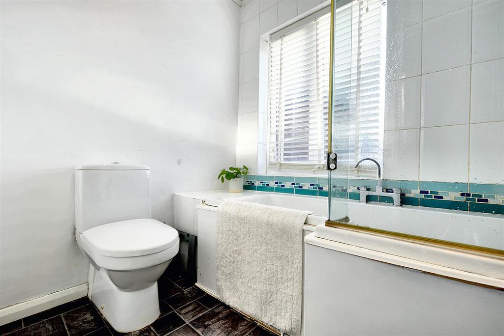 Bathroom 1.jpg