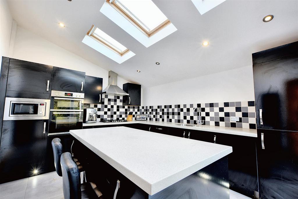 Kitchen 1.jpg