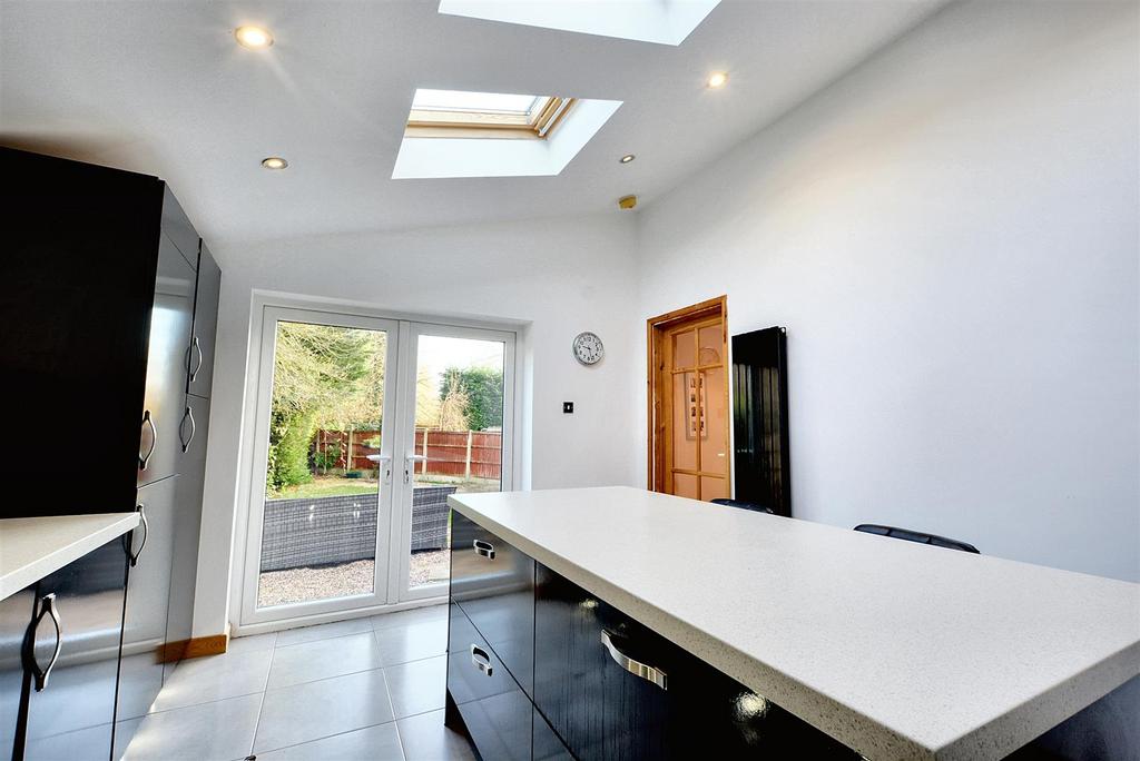 Kitchen 2.jpg