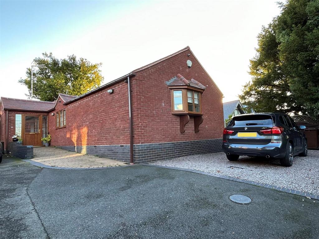 Hartle Lane, Belbroughton, Stourbridge 2 bed detached bungalow for sale