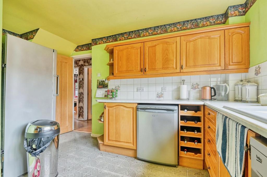 Kitchen2.jpg