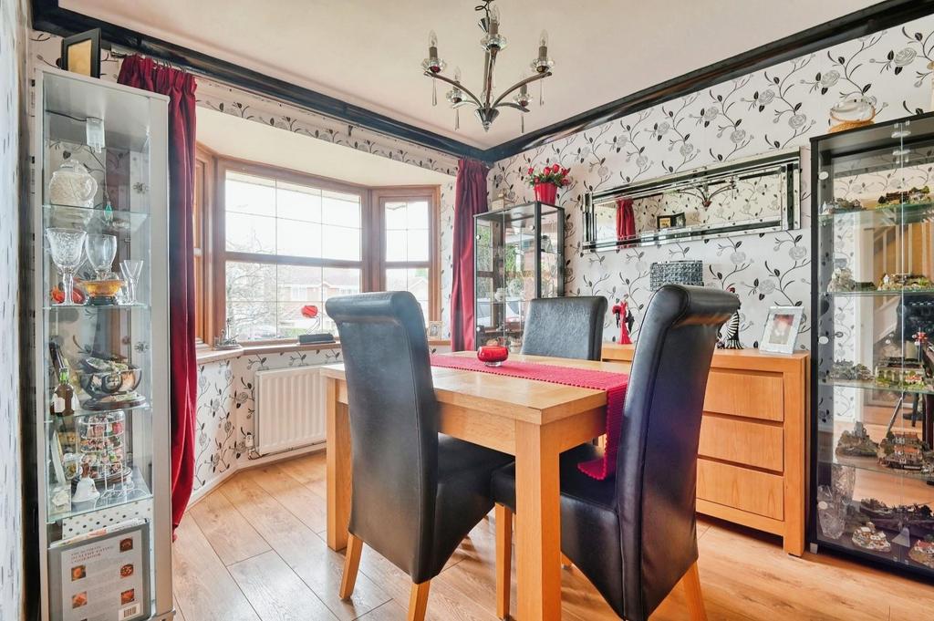 Dining room .jpg