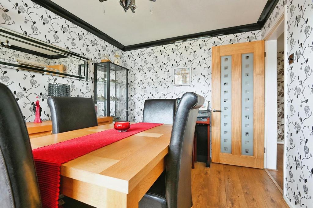 Dining room 2.jpg