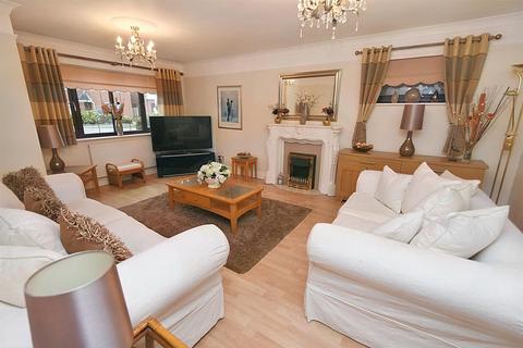 4 bedroom detached house for sale, Canvey Island SS8