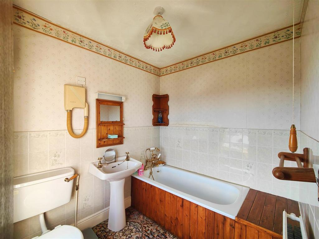 En Suite Bathroom
