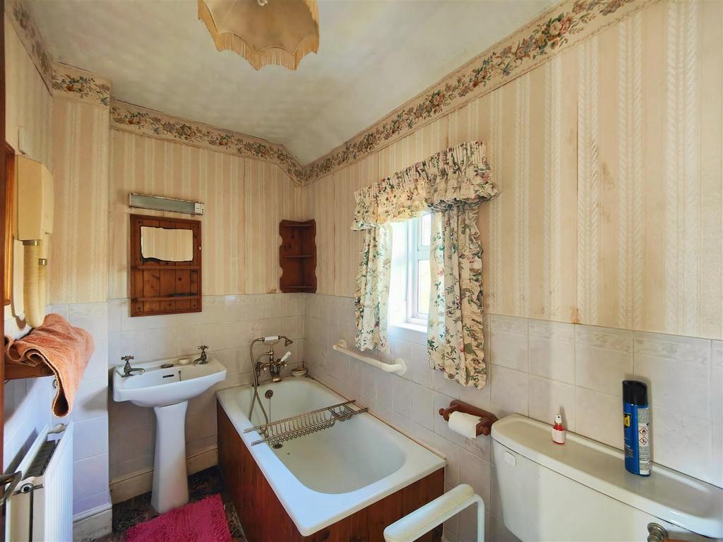 En Suite Bathroom