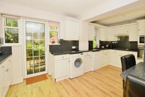 10 Berkeley Close, Folkestone, CT19 5NA