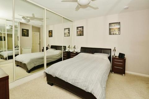 10 Berkeley Close, Folkestone, CT19 5NA