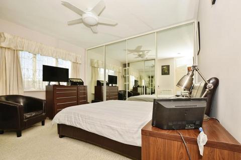 10 Berkeley Close, Folkestone, CT19 5NA