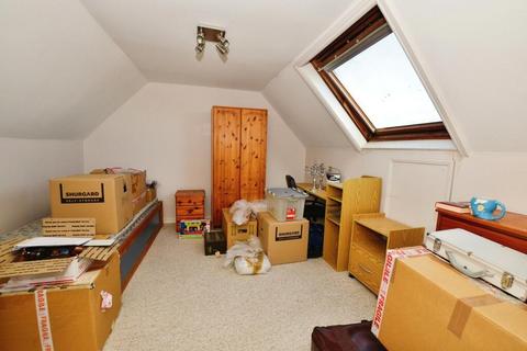 10 Berkeley Close, Folkestone, CT19 5NA