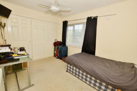 10 Berkeley Close, Folkestone, CT19 5NA