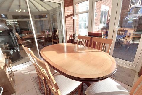 18 Abbotsbury Close, Wistaston, Crewe, CW2 6XD