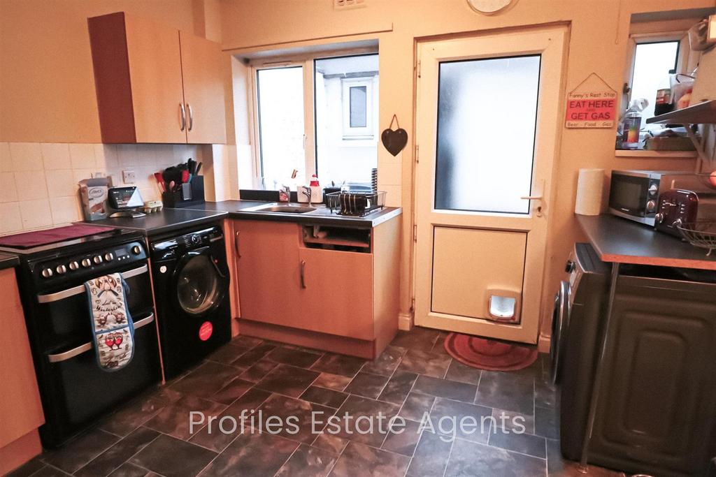 Holt Road, Burbage, Hinckley 3 bed terraced house for sale £240,000