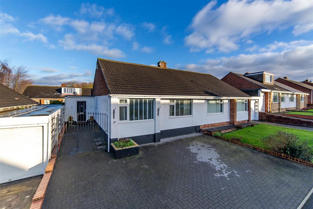 Beckside Gardens, Newcastle Upon Tyne 2 bed semidetached bungalow for