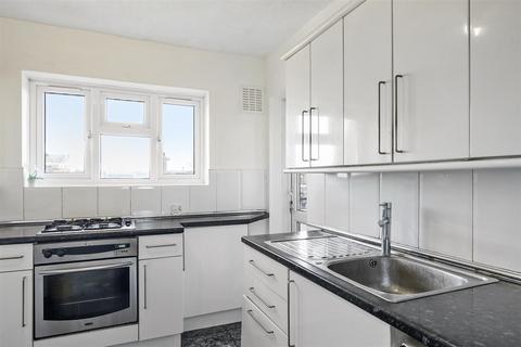 2 bedroom flat for sale, Gauntlett Court, Wembley