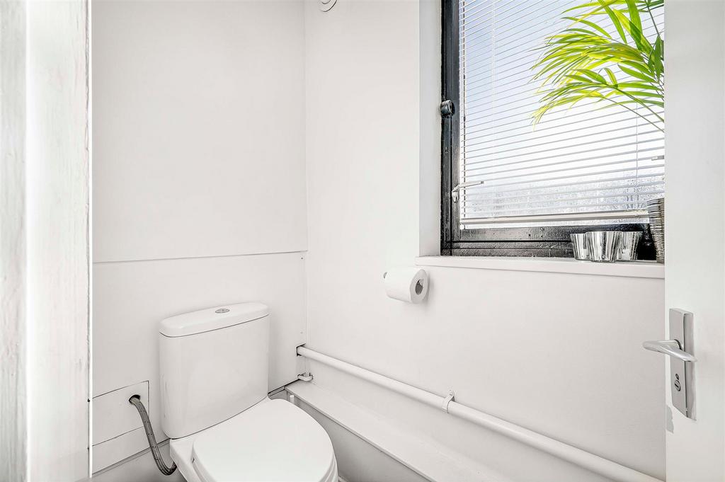 Davies   Davies 21 Searle Pl  Finsbury Park  Londo