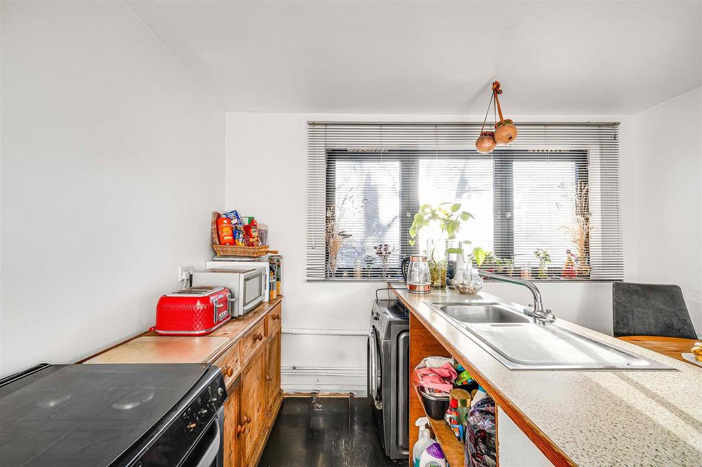 Davies   Davies 21 Searle Pl  Finsbury Park  Londo
