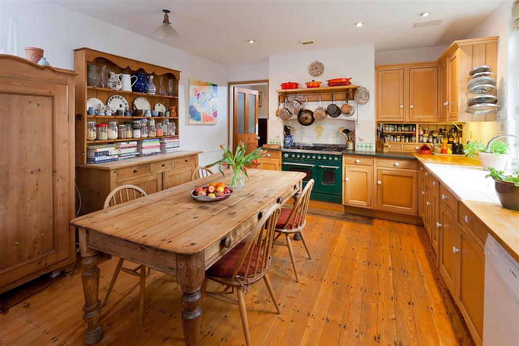 Trevena - Kitchen.jpg