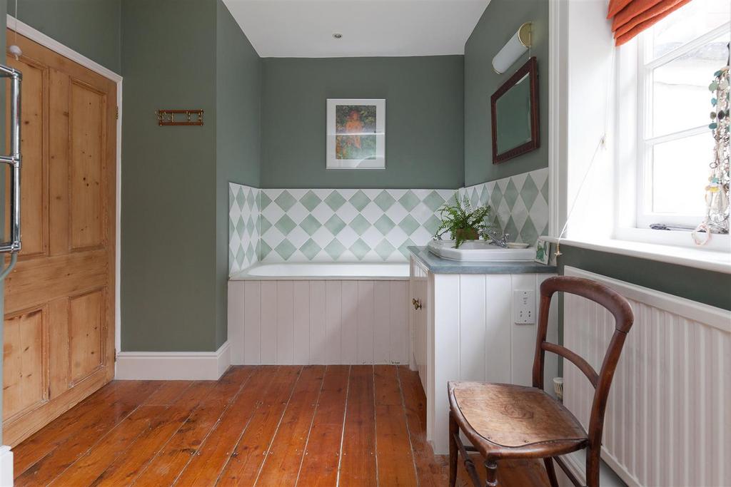 Trevena - Family Bathroom.jpg