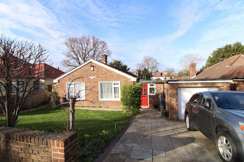 Croft Avenue, West Wickham, BR4 3 bed detached bungalow £730,000