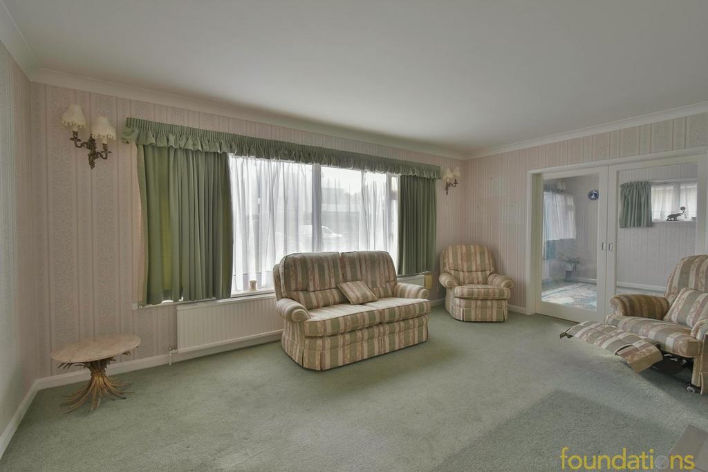 Hartfield Road, BexhillonSea, TN39 3 bed detached house for sale £775,000