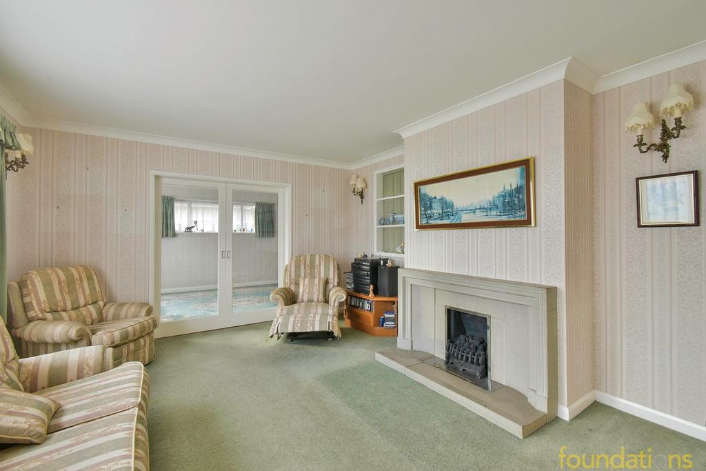 Hartfield Road, BexhillonSea, TN39 3 bed detached house for sale £