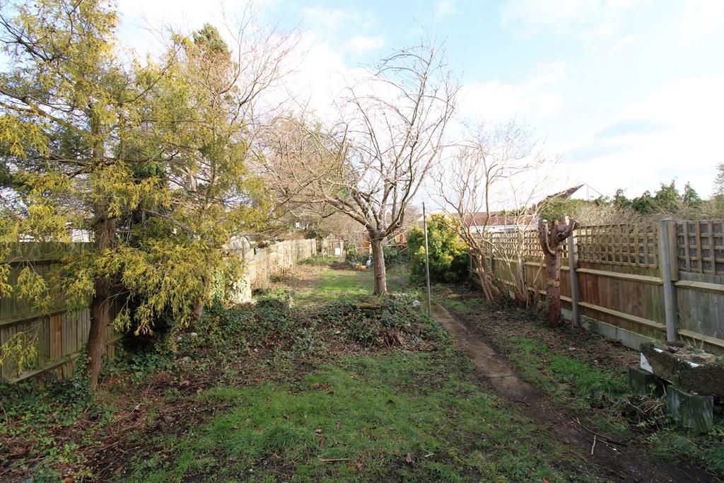 Hayes Chase, West Wickham, BR4 3 bed semidetached house for sale £