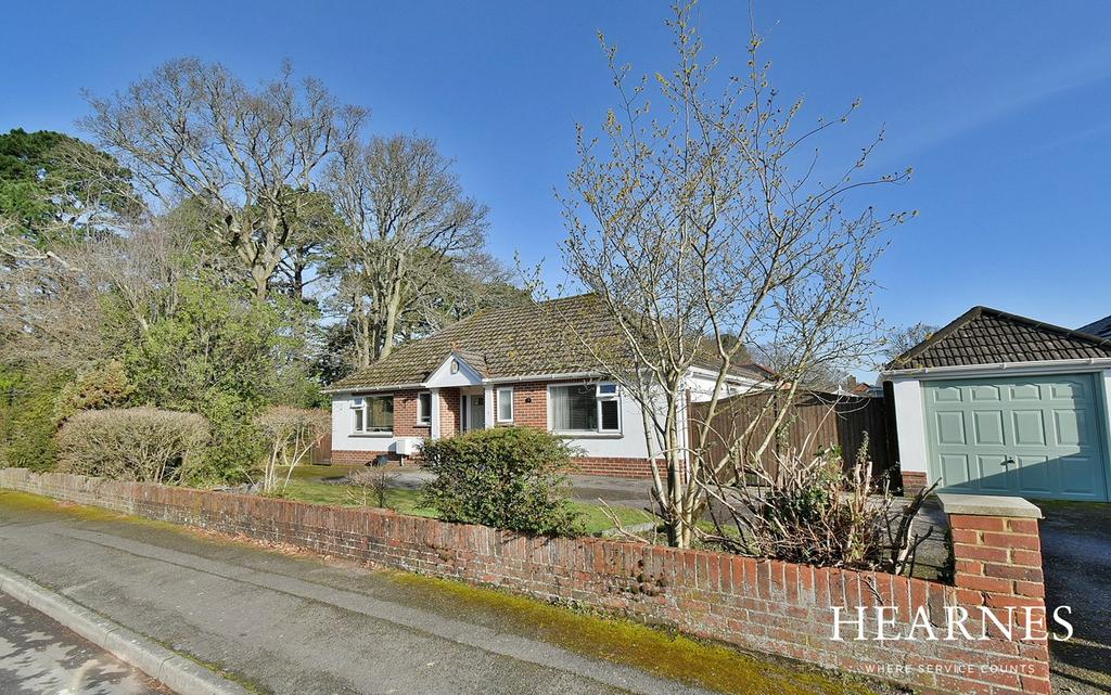 Apple Tree Grove, Ferndown, BH22 3 bed detached bungalow for sale £550,000