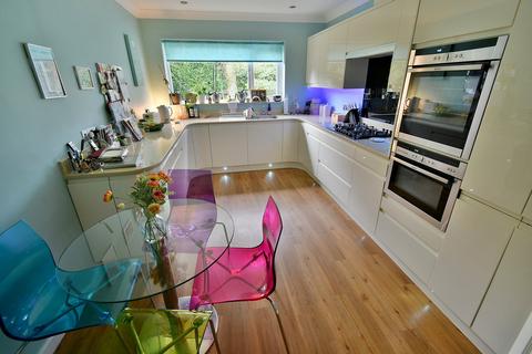1 Apple Tree Grove, Ferndown, BH22 9LA