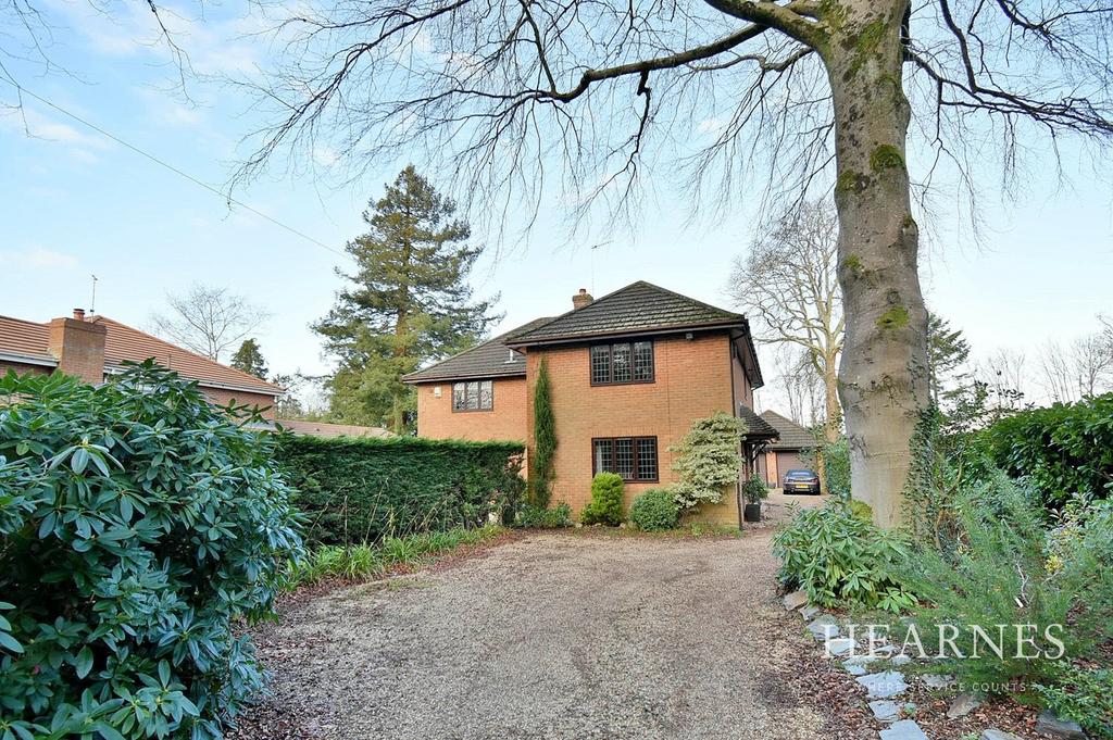Woodside Road, West Moors, Ferndown, BH22 4 bed detached house for sale