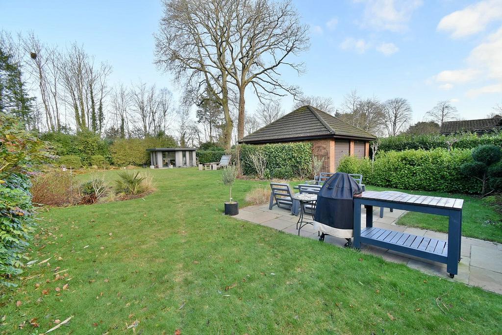 Woodside Road, West Moors, Ferndown, BH22 4 bed detached house for sale