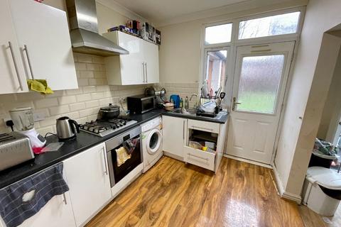 3 bedroom semi-detached house for sale, Turners Road South, Luton, Bedfordshire, LU2 0PH