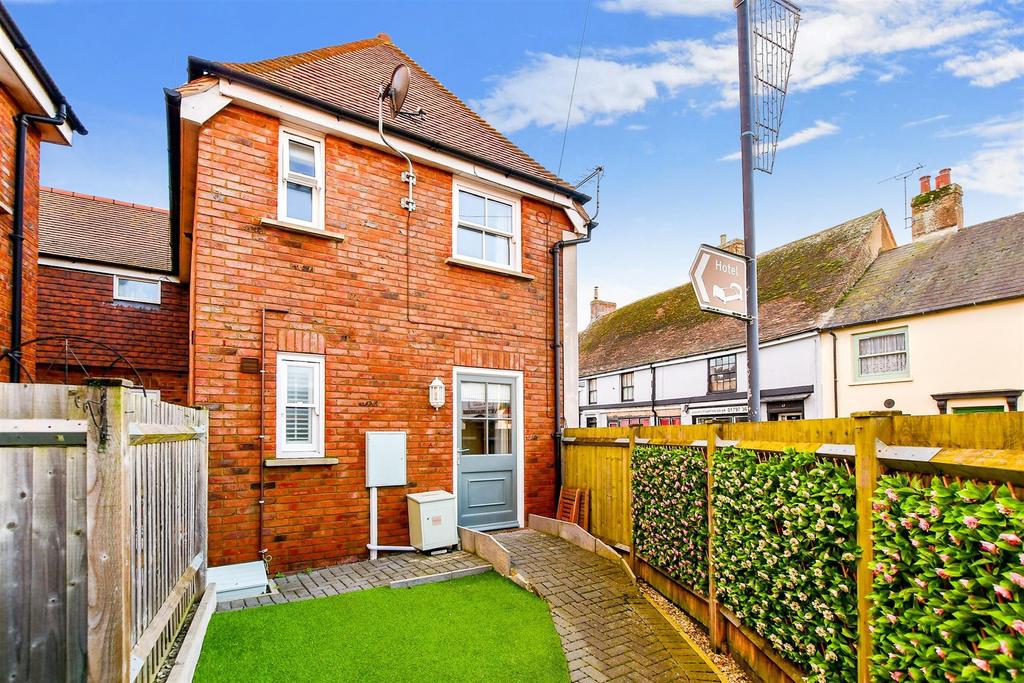 Rome Road, New Romney, Kent 2 bed semidetached house for sale £220,000