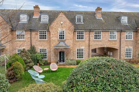 5 bedroom townhouse for sale, Northfields Court, Stamford, PE9