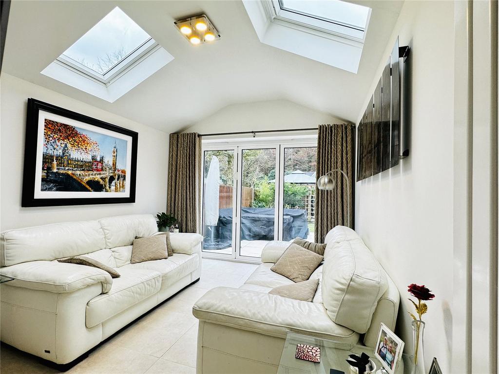 London Road, Farningham, Kent, DA4 3 bed terraced house for sale £450,000