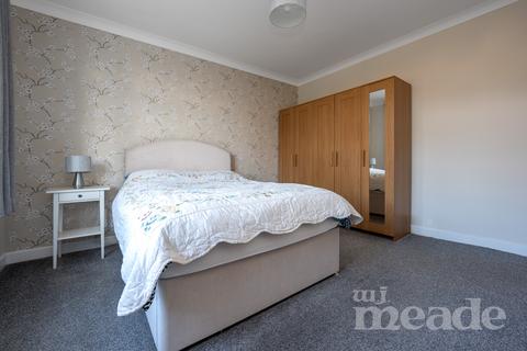 12 Forest Glade, Chingford, London, E4 9RH